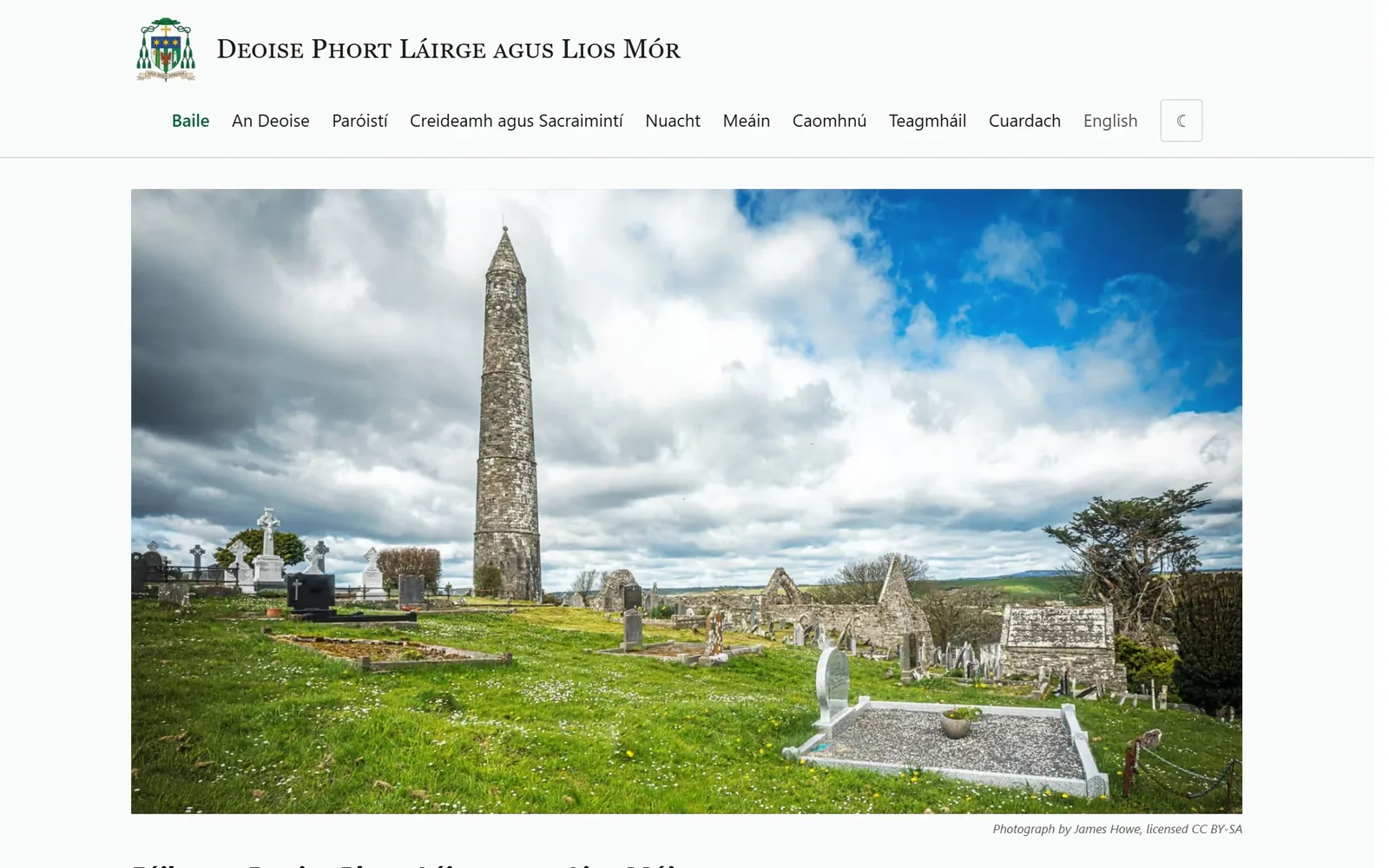 The same homepage in Irish: Deoise Phort Láirge agus Lios Mór, with the navigation and headings in Irish